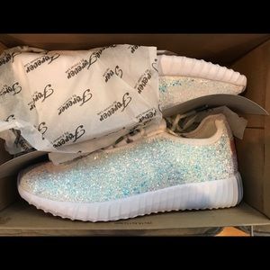 Never worn NIB White glitter sneakers Sz 6.5
